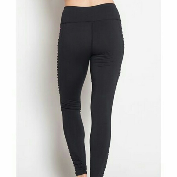 LADY'S YOGA PANTS 💞 - Picture 5 of 8